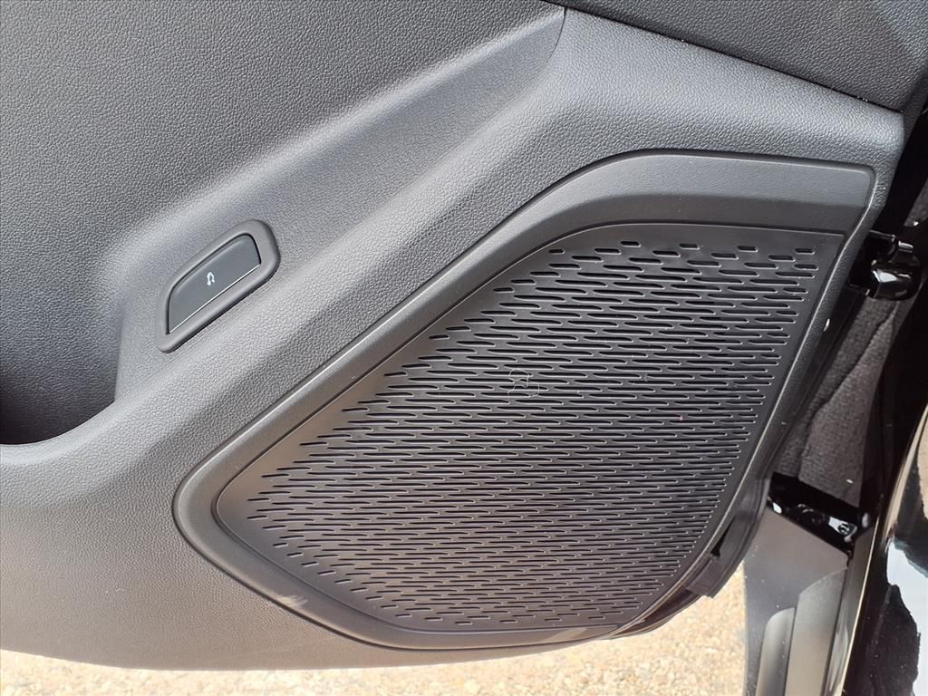 Thumbnail: 2026 Chevrolet Traverse - 16