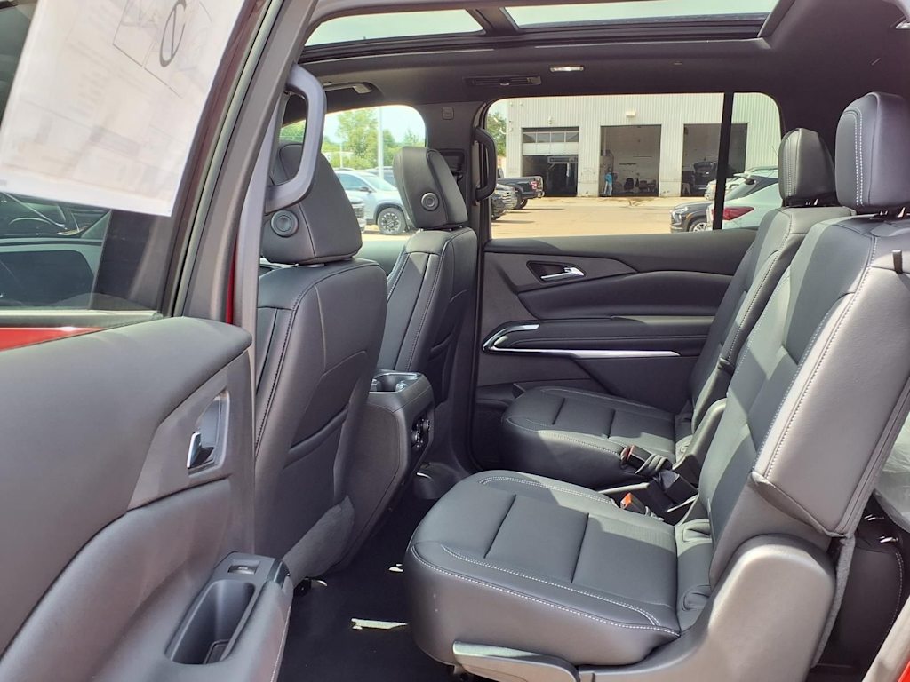 Thumbnail: 2027 Chevrolet Traverse - 9