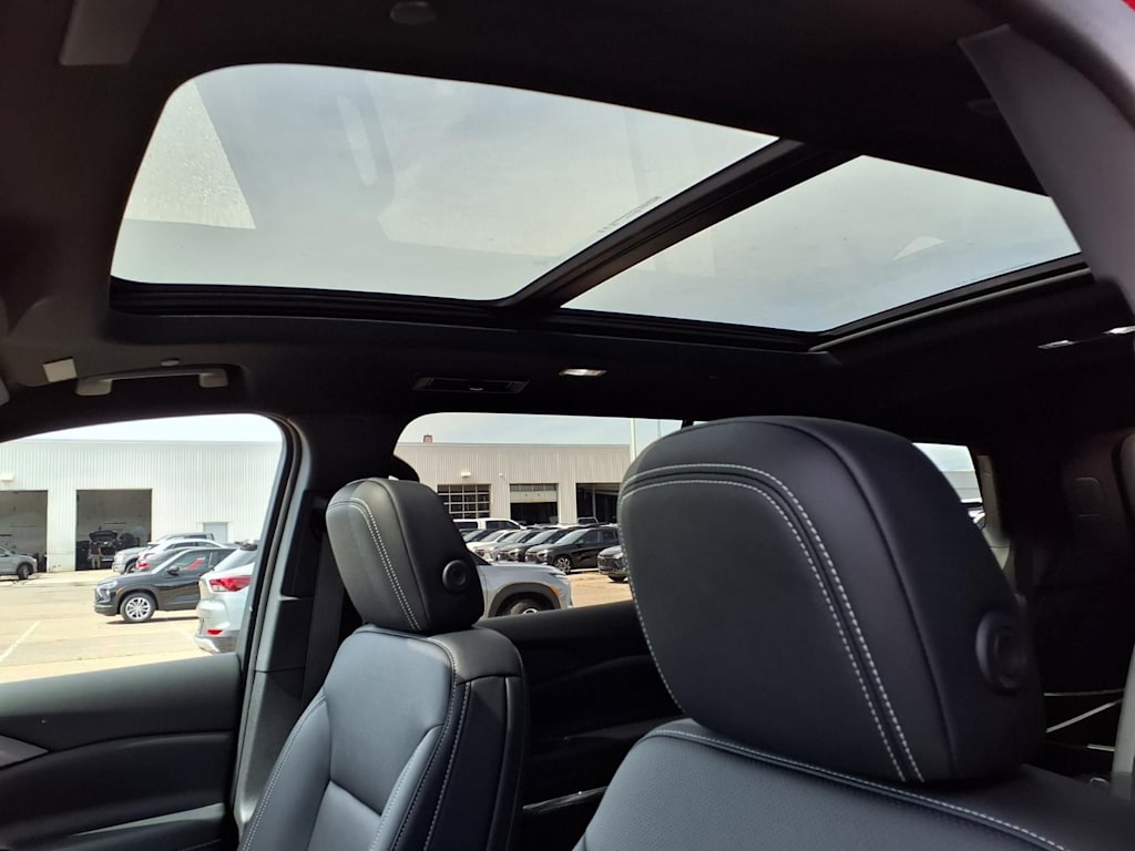 Thumbnail: 2027 Chevrolet Traverse - 14