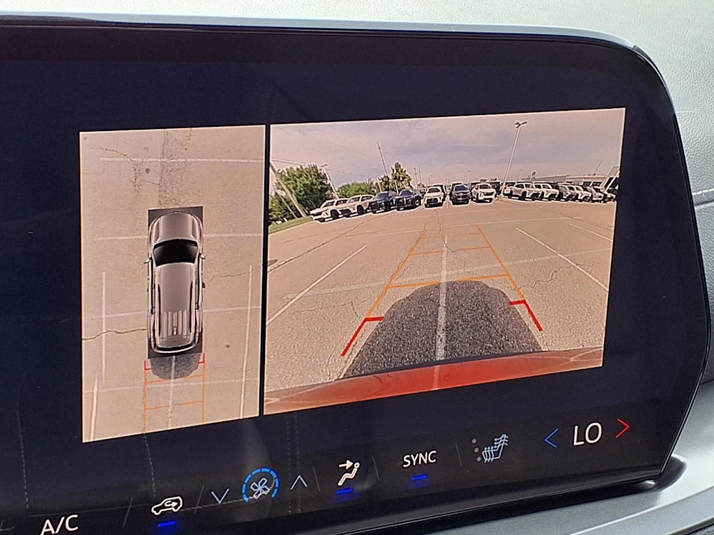 Thumbnail: 2027 Chevrolet Traverse - 16