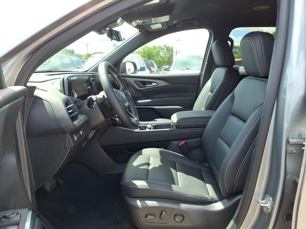 Thumbnail: 2026 Chevrolet Traverse - 9