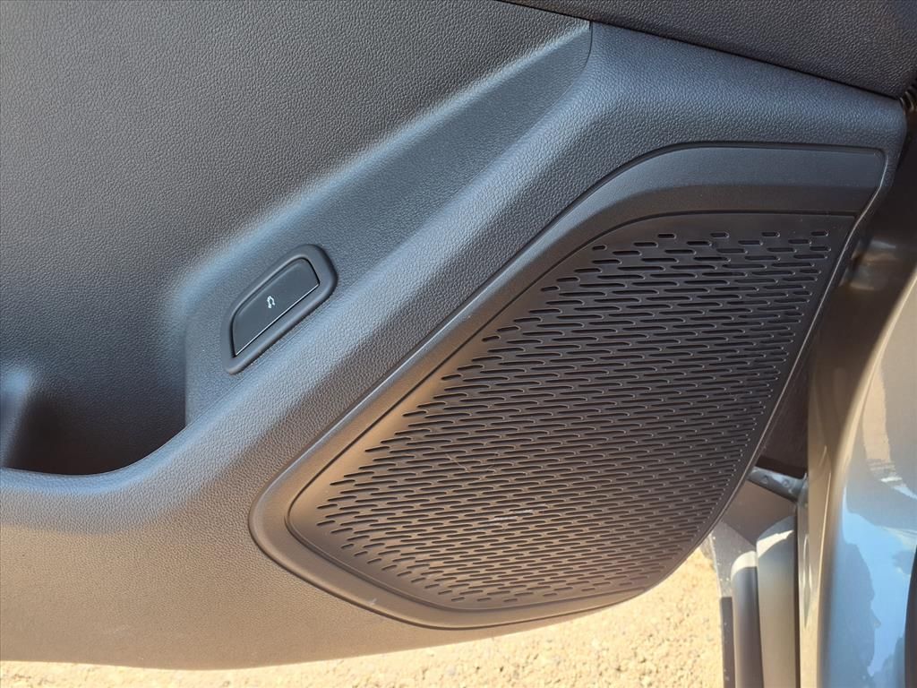 Thumbnail: 2026 Chevrolet Traverse - 16