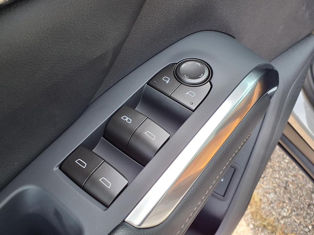 Thumbnail: 2027 Chevrolet Traverse - 17