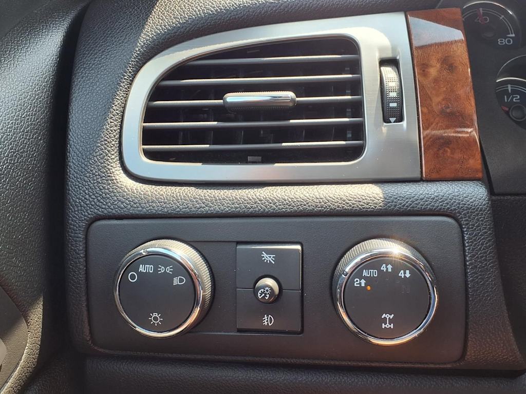 Thumbnail: 2007 Chevrolet Tahoe - 24