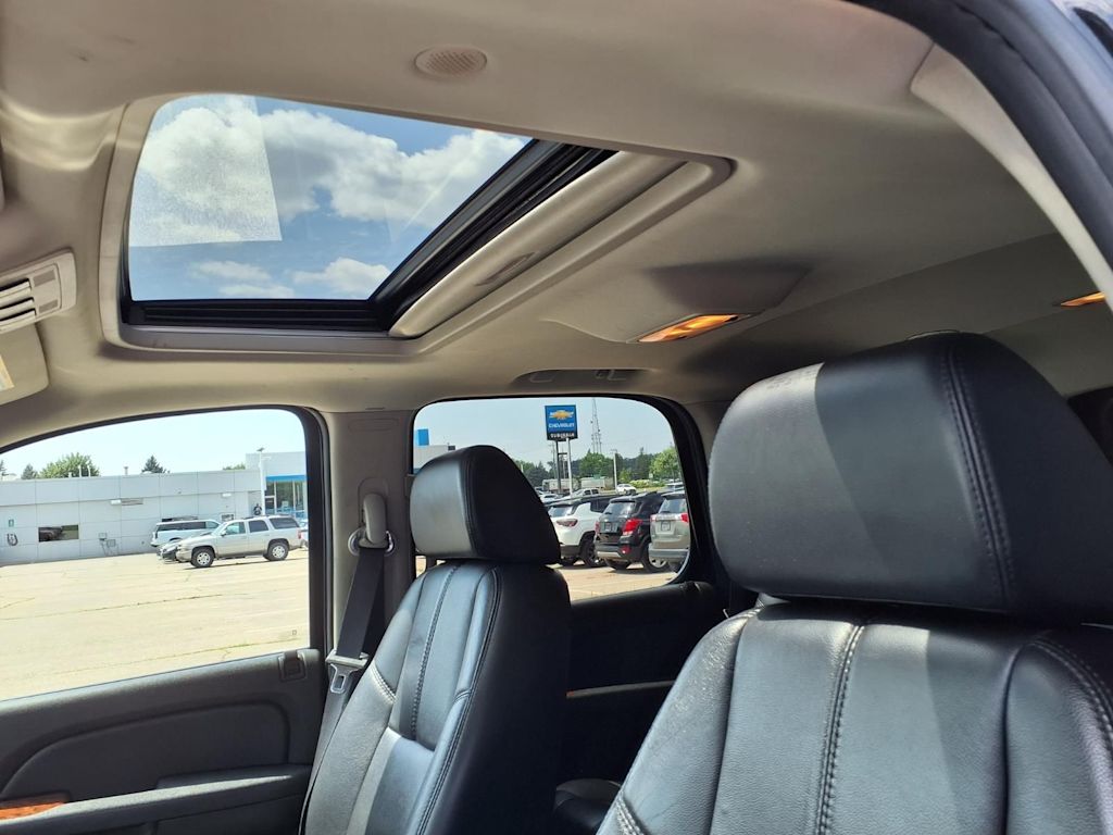 Thumbnail: 2007 Chevrolet Tahoe - 17