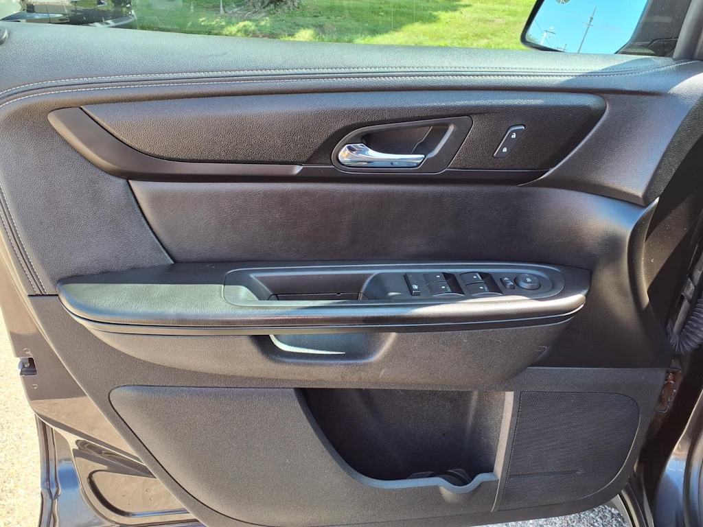 Thumbnail: 2014 Chevrolet Traverse - 17