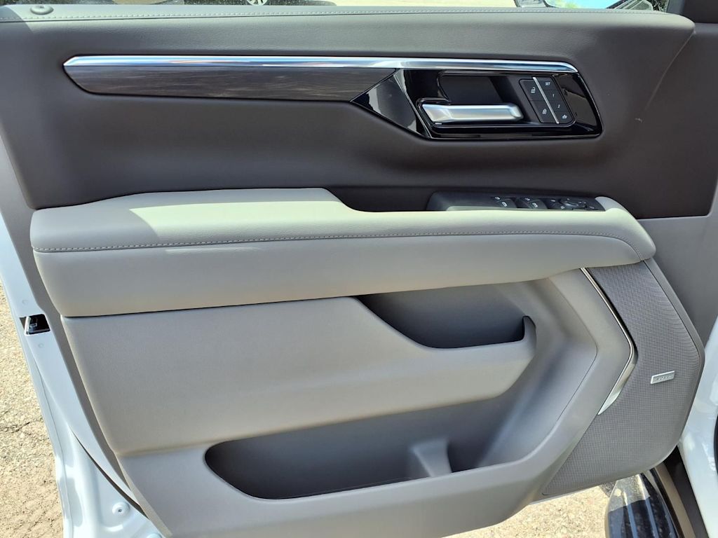 Thumbnail: 2026 Chevrolet Suburban - 15