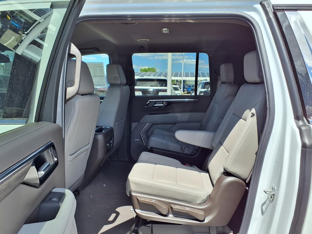 Thumbnail: 2026 Chevrolet Suburban - 10