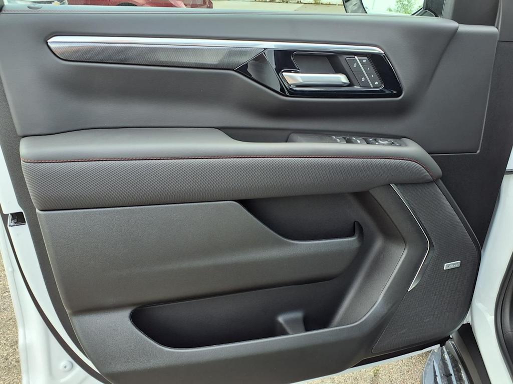 Thumbnail: 2026 Chevrolet Suburban - 16