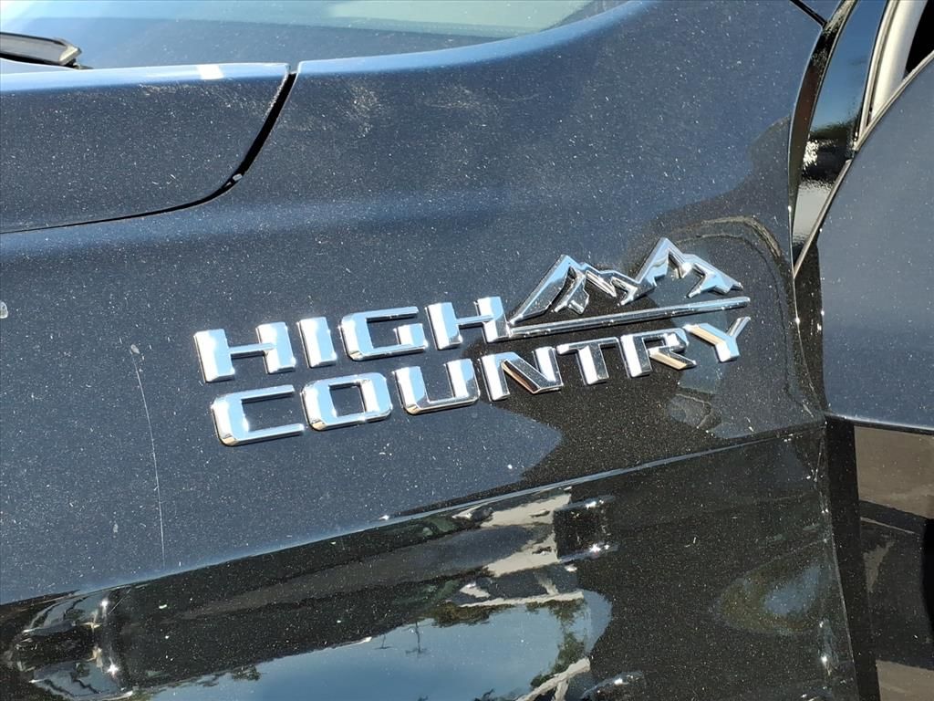 Thumbnail: 2026 Chevrolet Suburban - 6