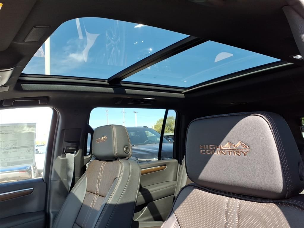 Thumbnail: 2026 Chevrolet Suburban - 17