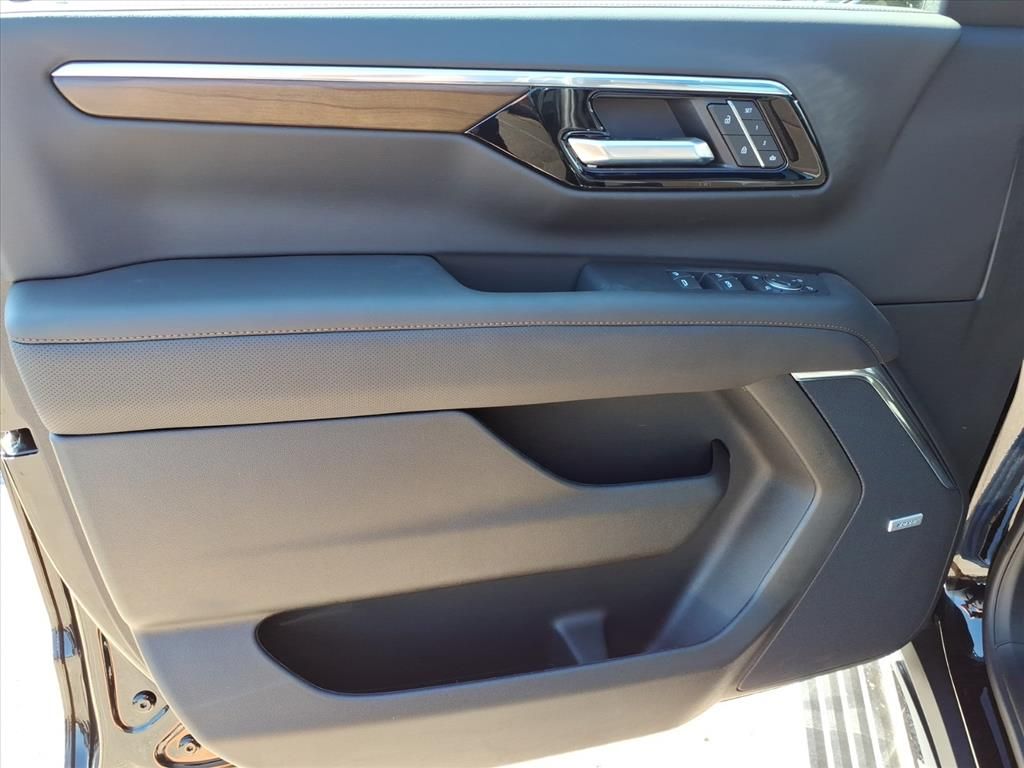 Thumbnail: 2026 Chevrolet Suburban - 14