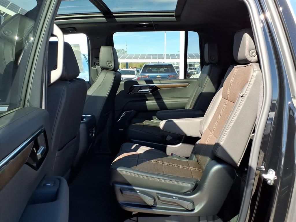 Thumbnail: 2026 Chevrolet Suburban - 9