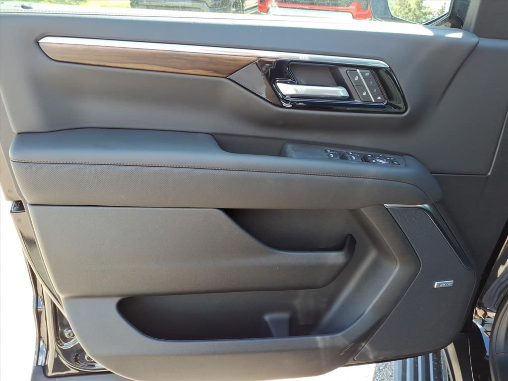 Thumbnail: 2026 Chevrolet Suburban - 15