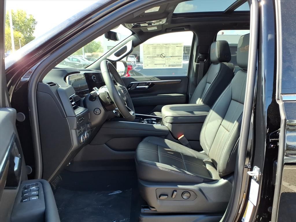 Thumbnail: 2026 Chevrolet Suburban - 8