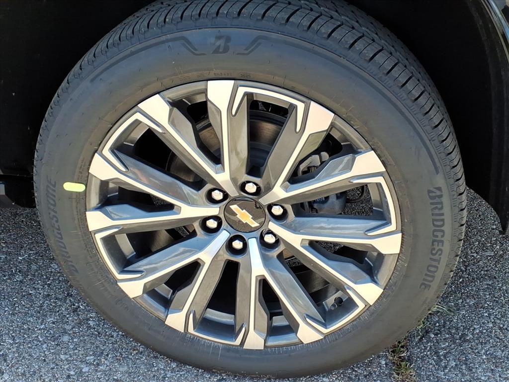 Thumbnail: 2026 Chevrolet Suburban - 6