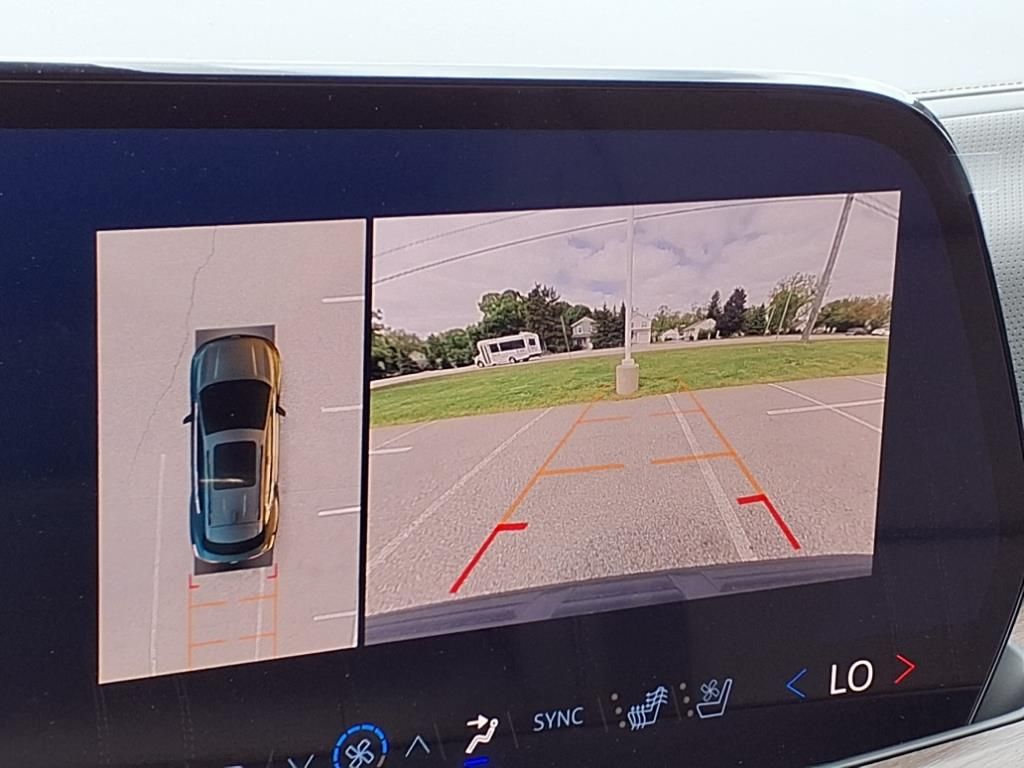 Thumbnail: 2025 Chevrolet Suburban - 19