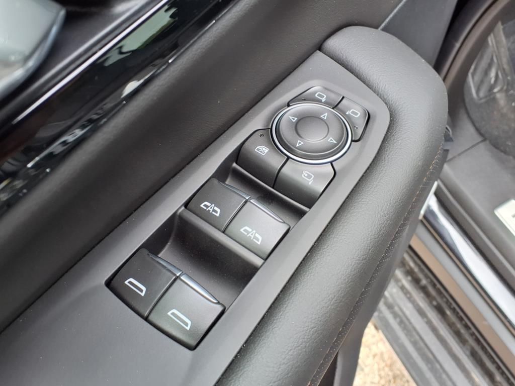 Thumbnail: 2025 Chevrolet Suburban - 16