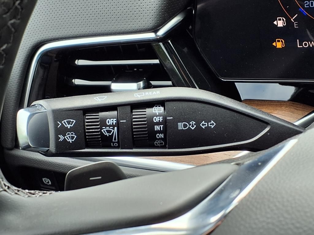 Thumbnail: 2025 Chevrolet Suburban - 18