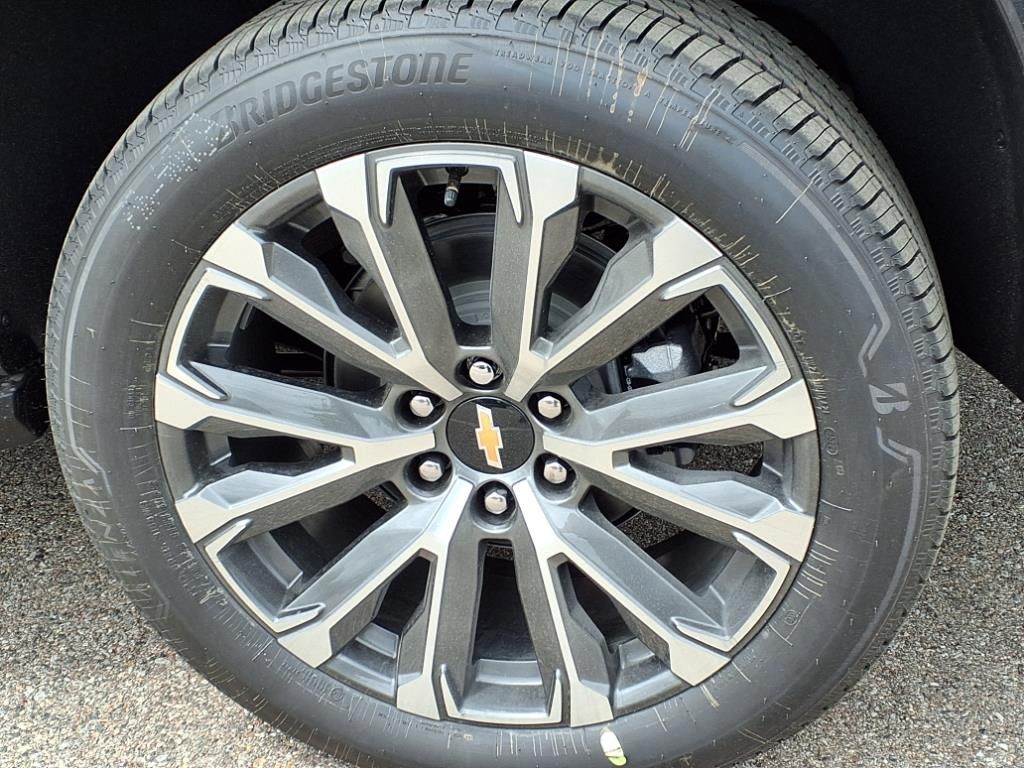 Thumbnail: 2025 Chevrolet Suburban - 6