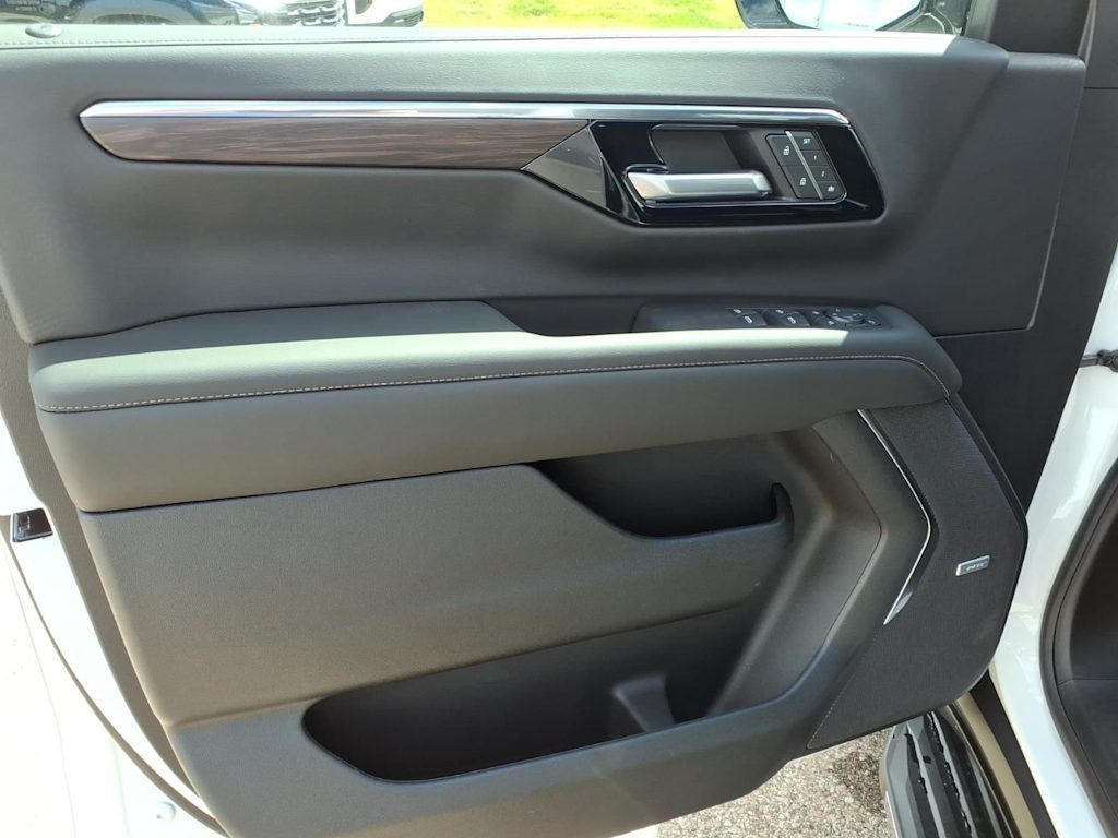 Thumbnail: 2026 Chevrolet Tahoe - 16