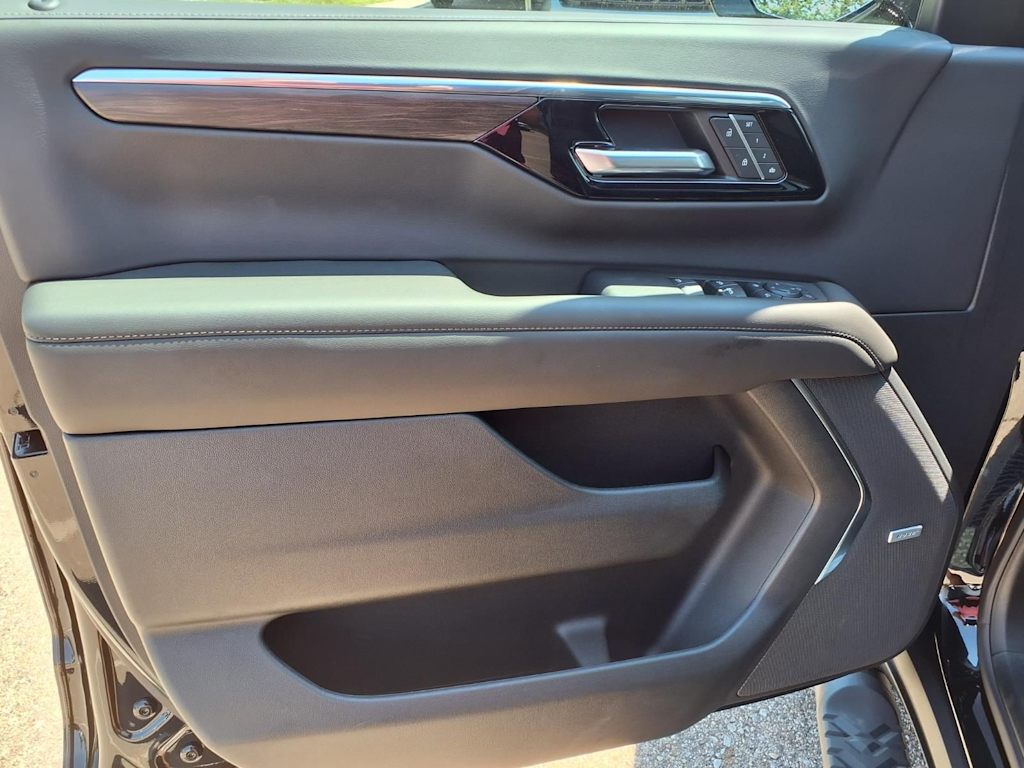 Thumbnail: 2026 Chevrolet Tahoe - 16