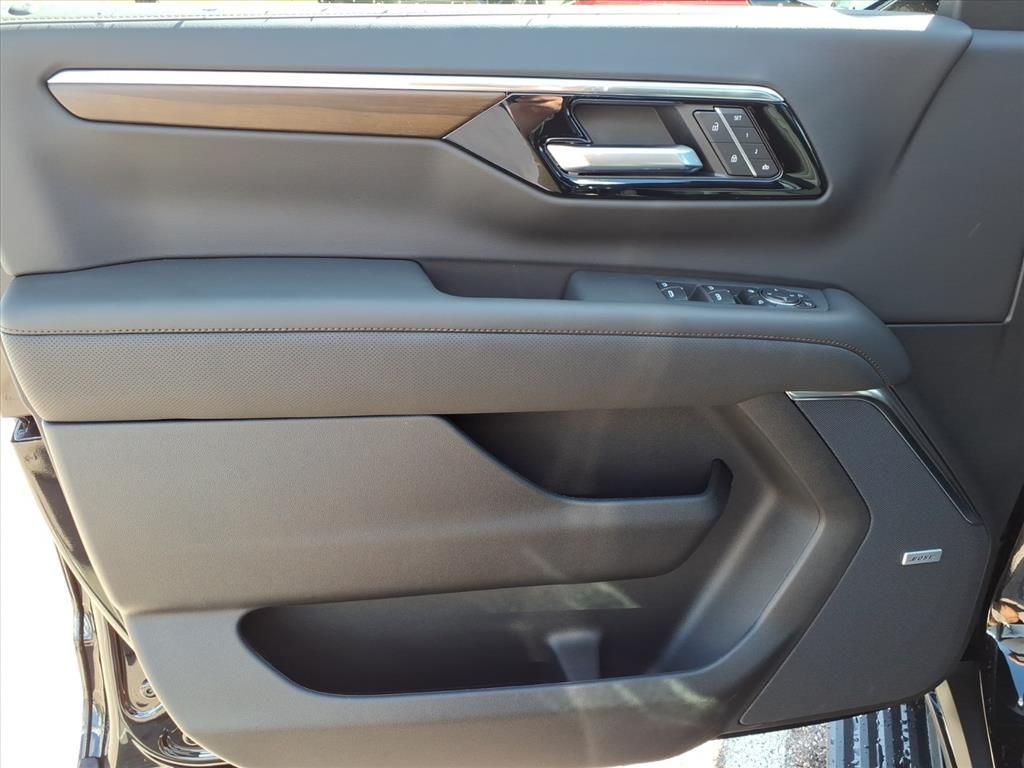 Thumbnail: 2026 Chevrolet Tahoe - 15