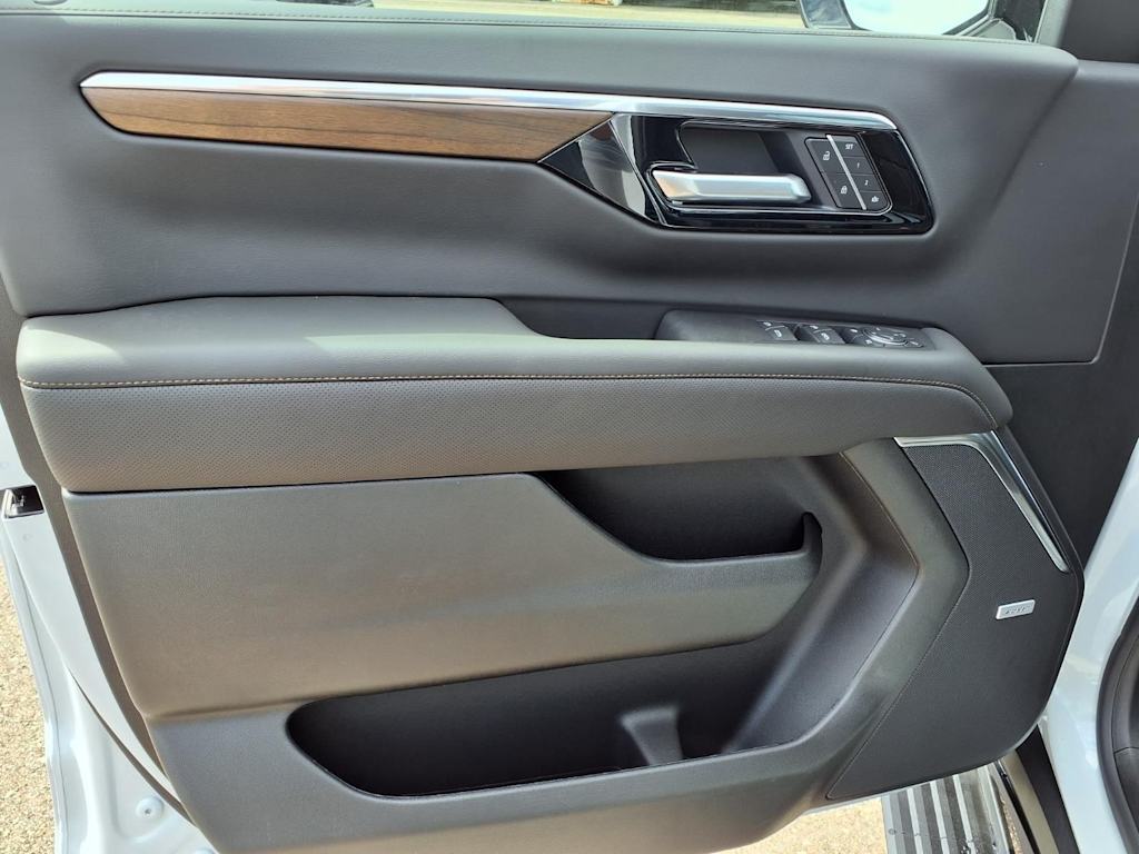 Thumbnail: 2026 Chevrolet Tahoe - 15