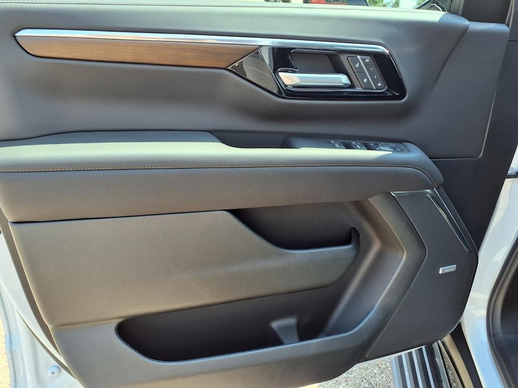 Thumbnail: 2026 Chevrolet Tahoe - 15