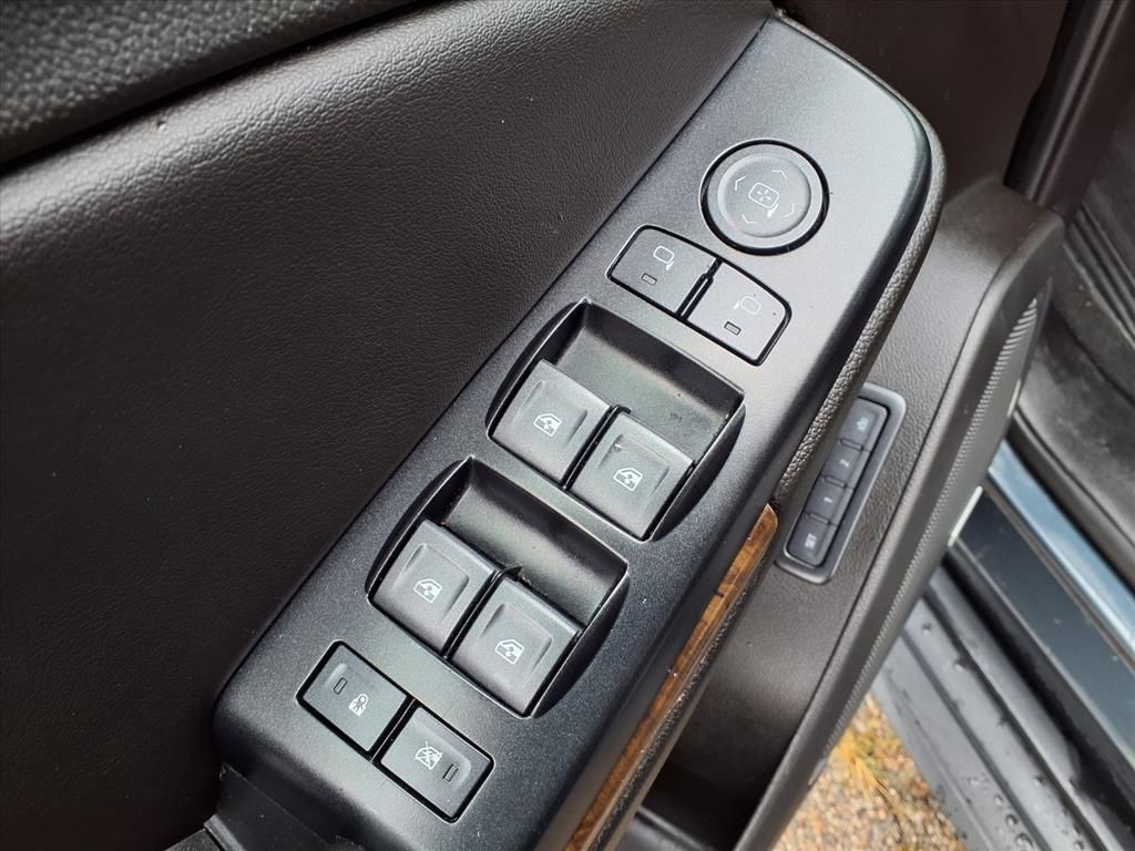 Thumbnail: 2020 Chevrolet Suburban - 18