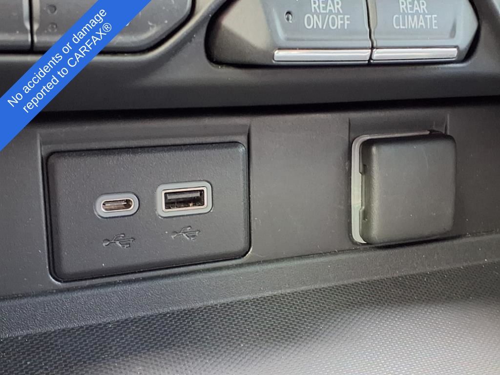 2022 Chevrolet Suburban 1500 Z71 27