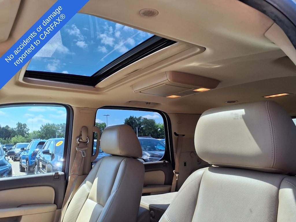 Thumbnail: 2010 Chevrolet Tahoe - 20