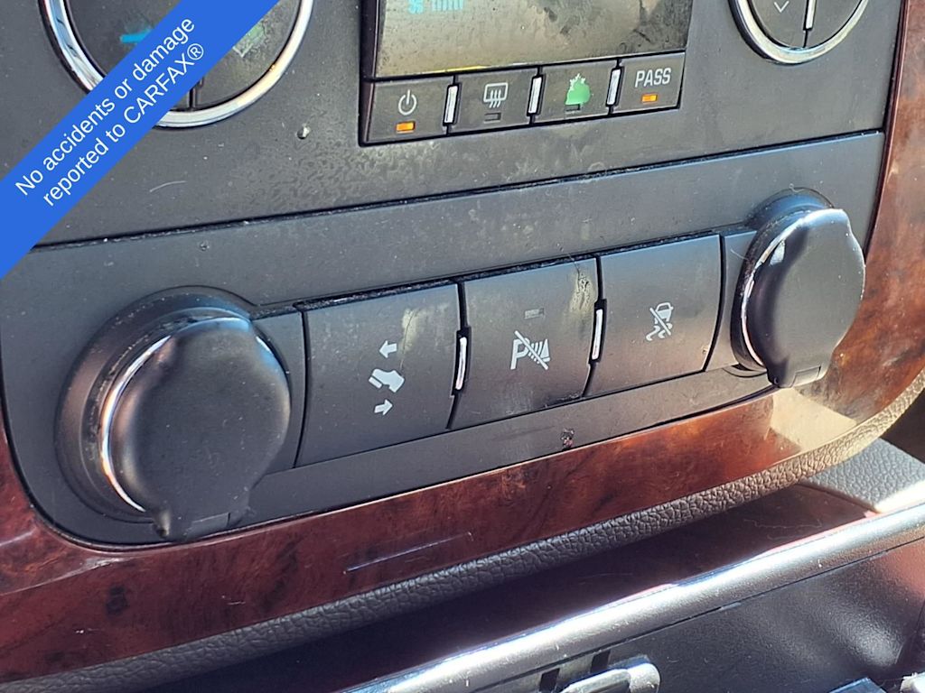 Thumbnail: 2010 Chevrolet Tahoe - 23