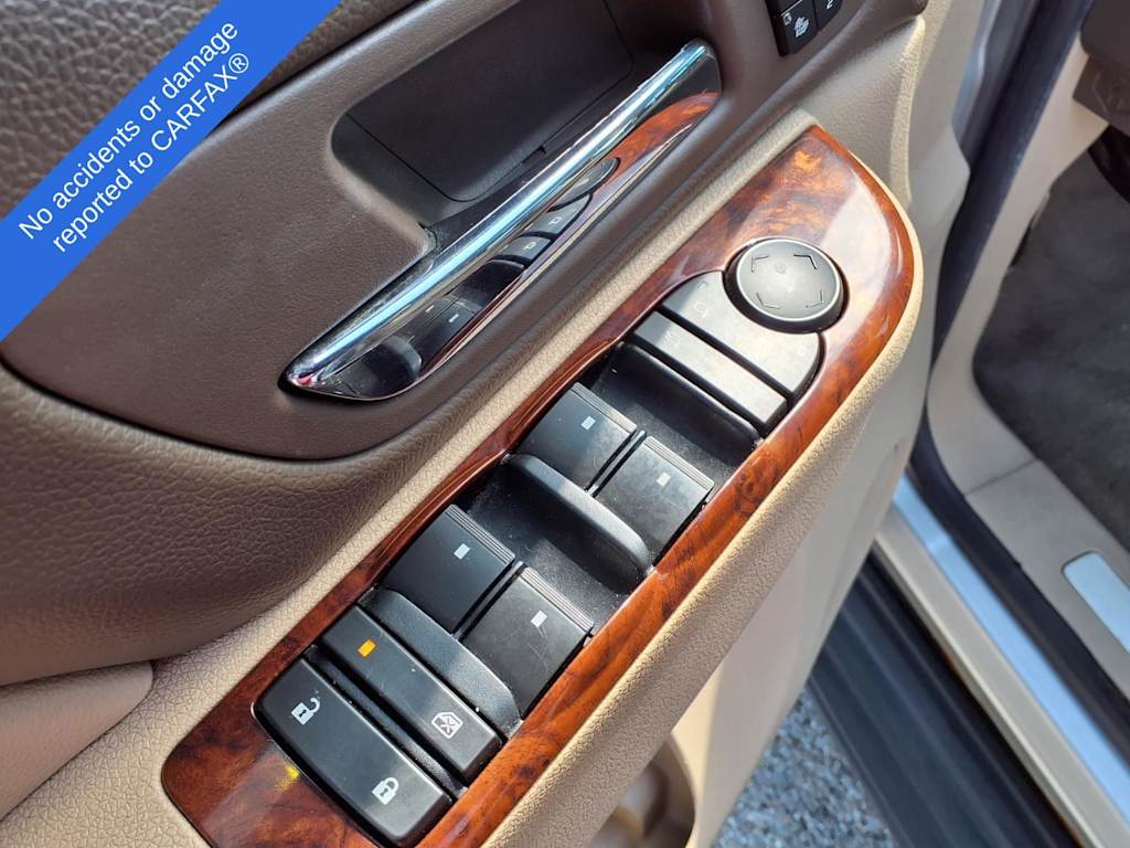 Thumbnail: 2010 Chevrolet Tahoe - 19