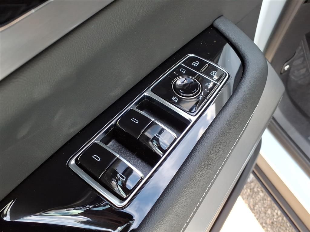 Thumbnail: 2026 Cadillac Vistiq - 17