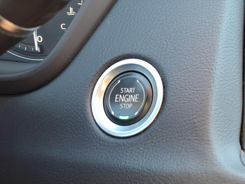Thumbnail: 2023 Cadillac XT4 - 25