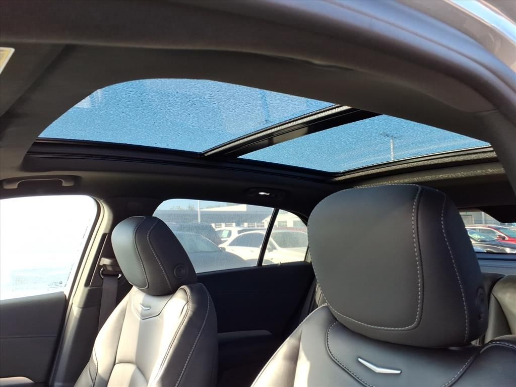 Thumbnail: 2023 Cadillac XT4 - 21