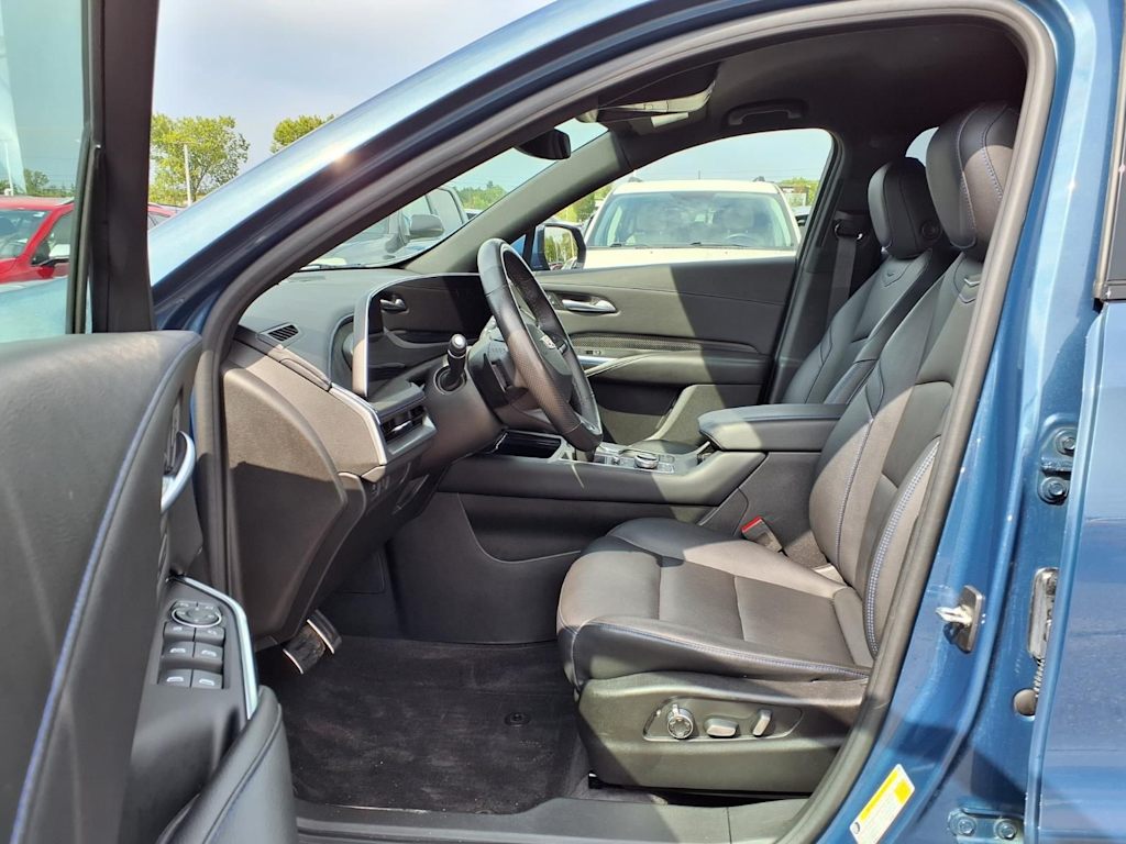 Thumbnail: 2024 Cadillac XT4 - 9
