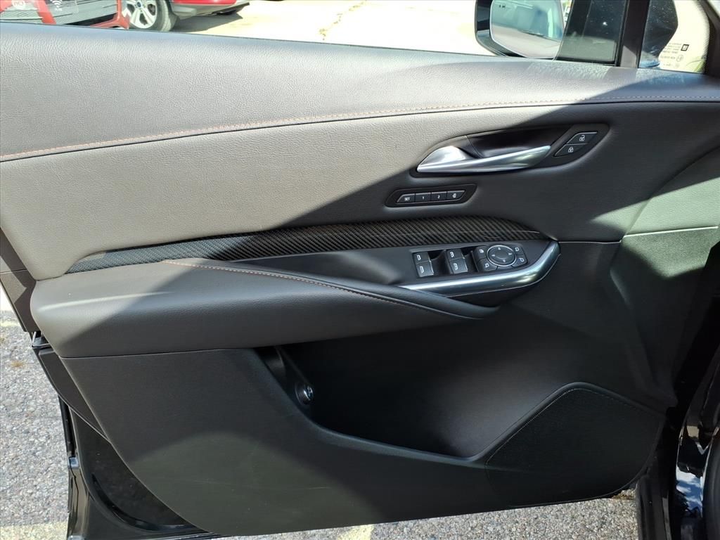 Thumbnail: 2023 Cadillac XT4 - 18