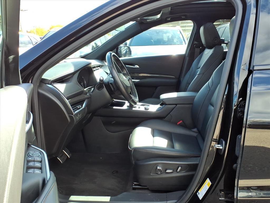 Thumbnail: 2023 Cadillac XT4 - 8