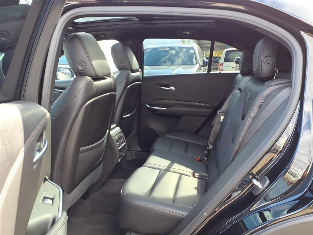 Thumbnail: 2023 Cadillac XT4 - 9