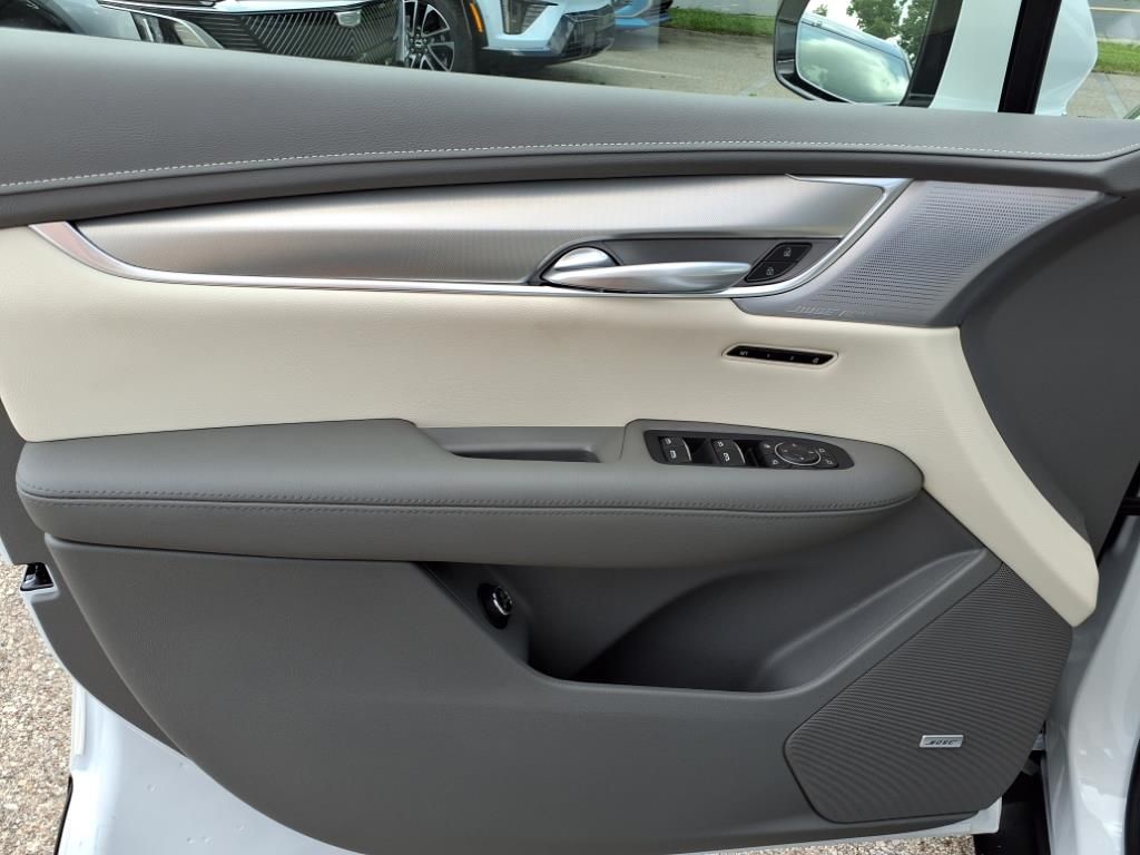 Thumbnail: 2025 Cadillac XT5 - 16