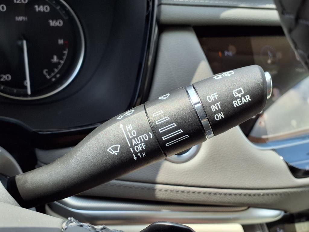 Thumbnail: 2025 Cadillac XT5 - 9