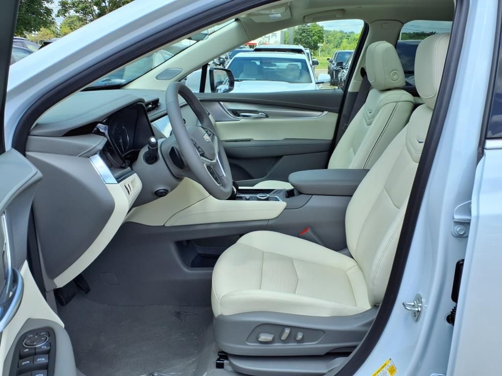 Thumbnail: 2025 Cadillac XT5 - 8