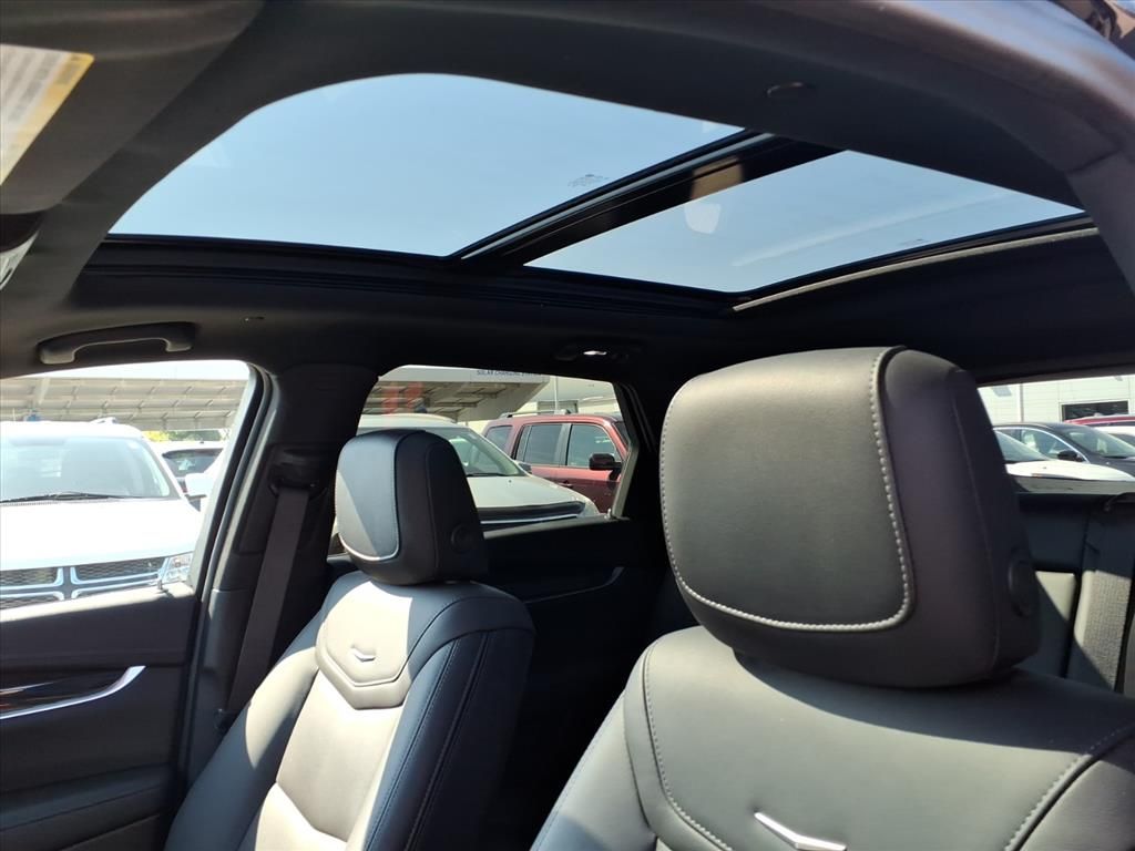 Thumbnail: 2022 Cadillac XT5 - 21
