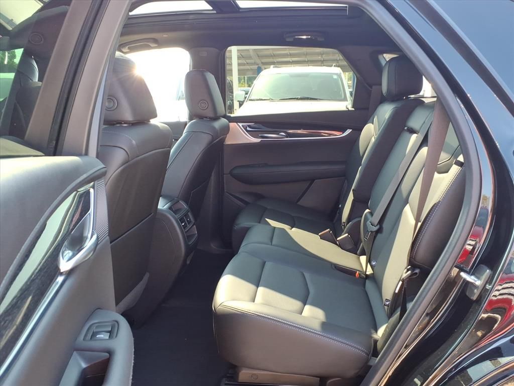 Thumbnail: 2022 Cadillac XT5 - 10