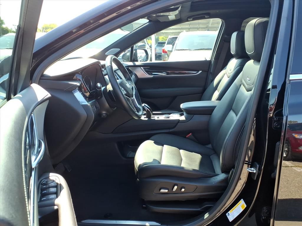 Thumbnail: 2022 Cadillac XT5 - 9