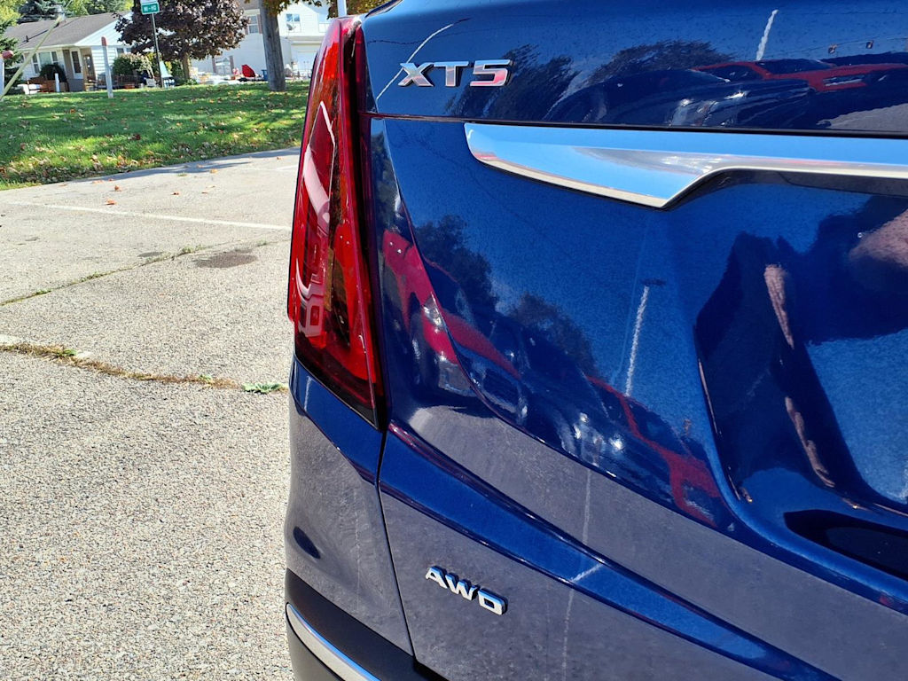 Thumbnail: 2024 Cadillac XT5 - 7