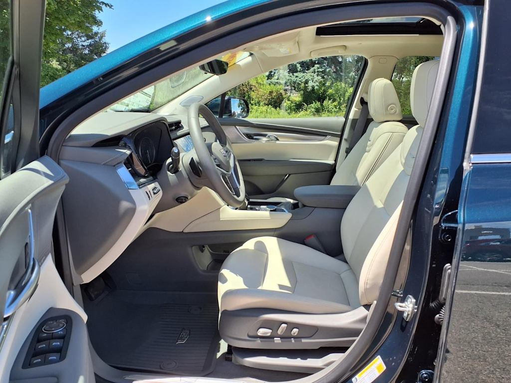 Thumbnail: 2026 Cadillac XT5 - 9