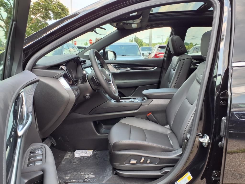 Thumbnail: 2025 Cadillac XT5 - 7